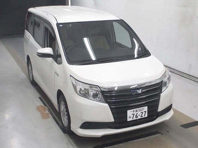 TOYOTA NOAH — фото