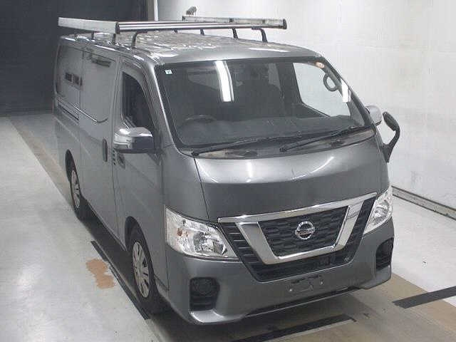 NISSAN CARAVAN — фото
