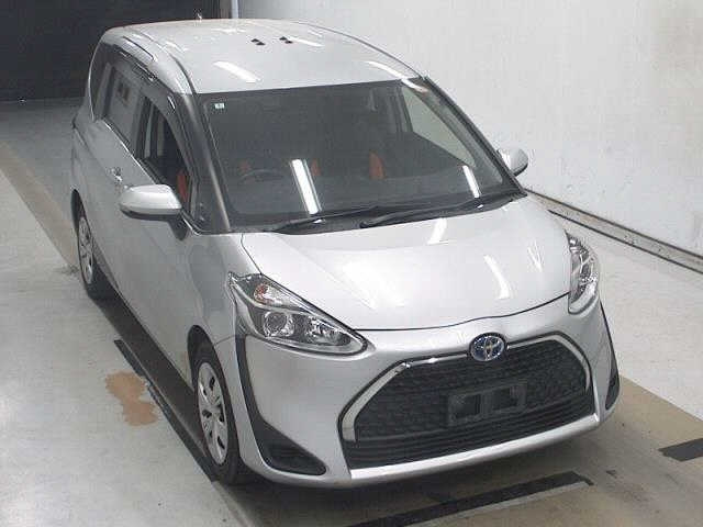 TOYOTA SIENTA — фото