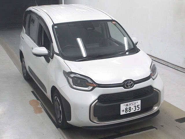 TOYOTA SIENTA — фото