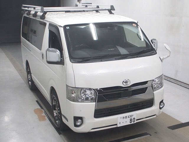 TOYOTA HIACE — фото