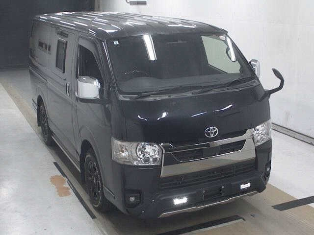 TOYOTA HIACE — фото