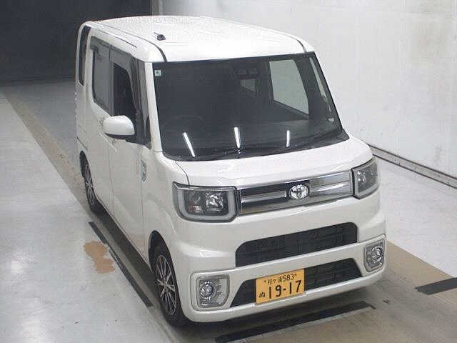 TOYOTA PIXIS — фото