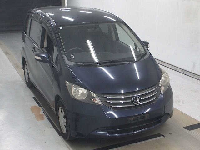 HONDA FREED — фото