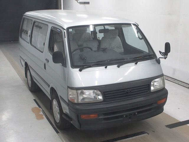 TOYOTA HIACE — фото