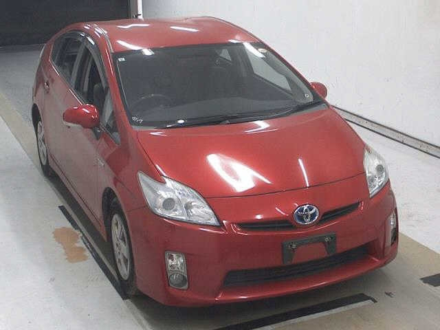 TOYOTA PRIUS — фото
