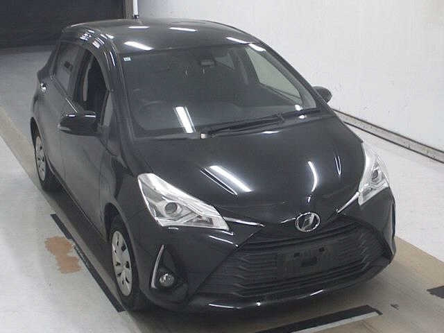 TOYOTA VITZ — фото