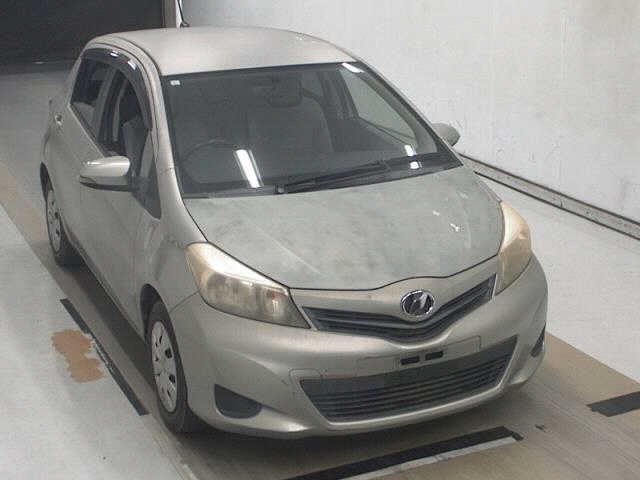 TOYOTA VITZ — фото