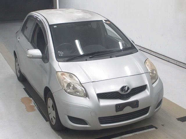 TOYOTA VITZ — фото