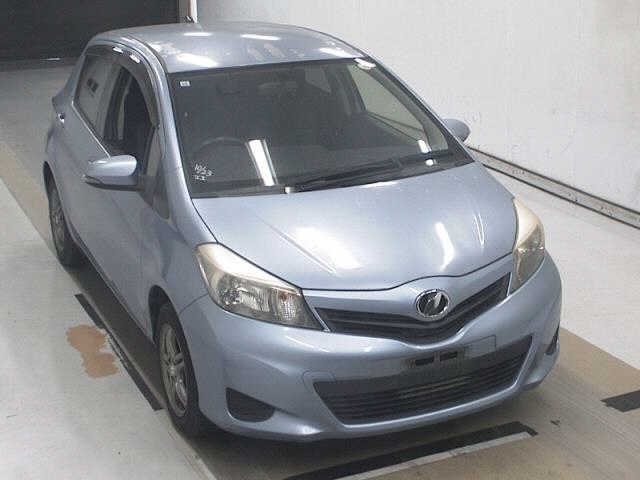 TOYOTA VITZ — фото