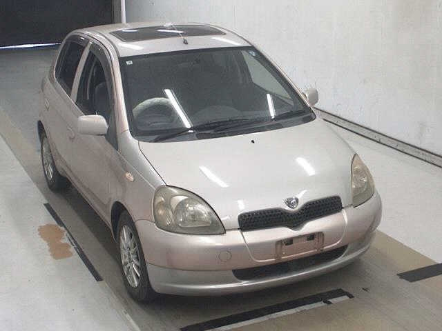 TOYOTA VITZ — фото