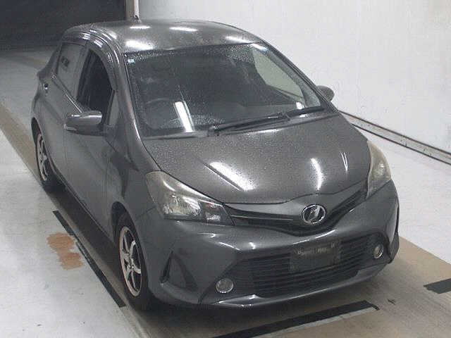 TOYOTA VITZ — фото