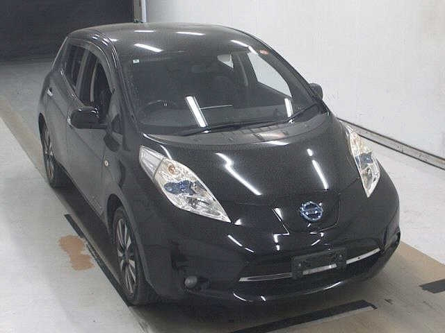 NISSAN LEAF — фото