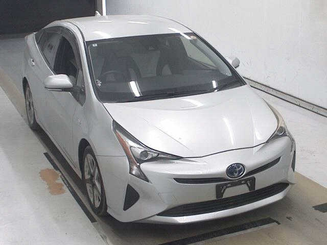 TOYOTA PRIUS — фото