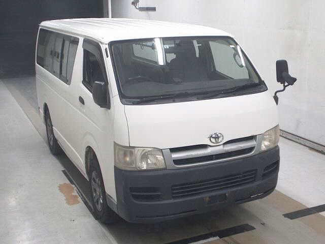 TOYOTA HIACE — фото