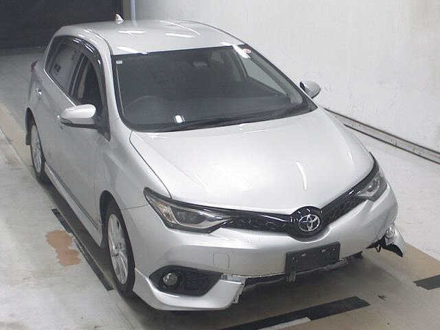 TOYOTA AURIS — фото