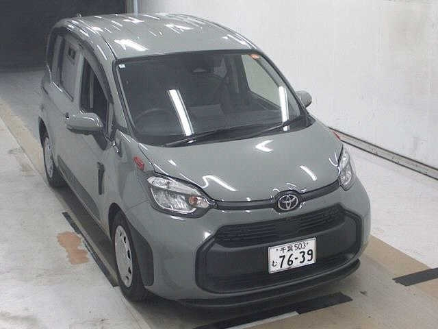 TOYOTA SIENTA — фото