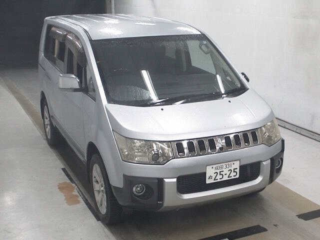 MITSUBISHI DELICA — фото