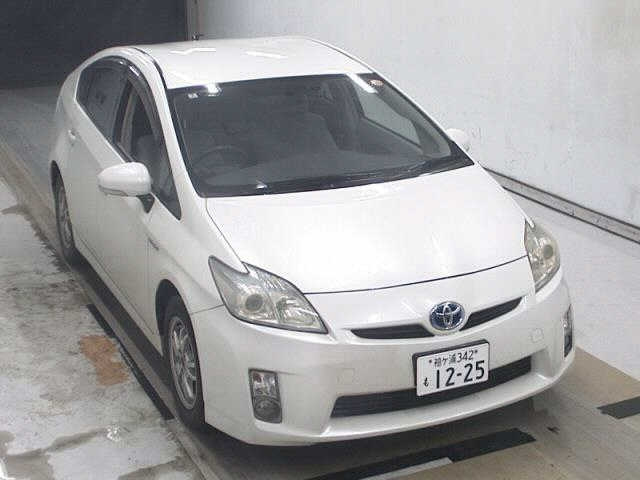 TOYOTA PRIUS — фото