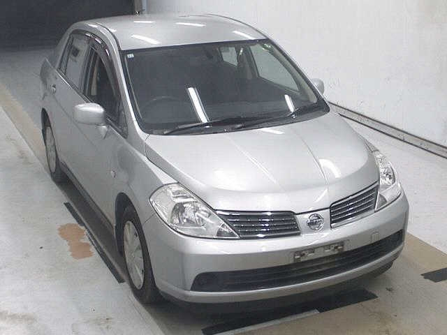 NISSAN TIIDA — фото
