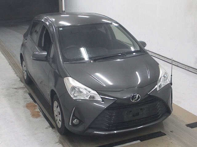 TOYOTA VITZ — фото