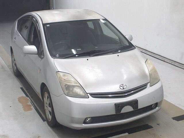 TOYOTA PRIUS — фото