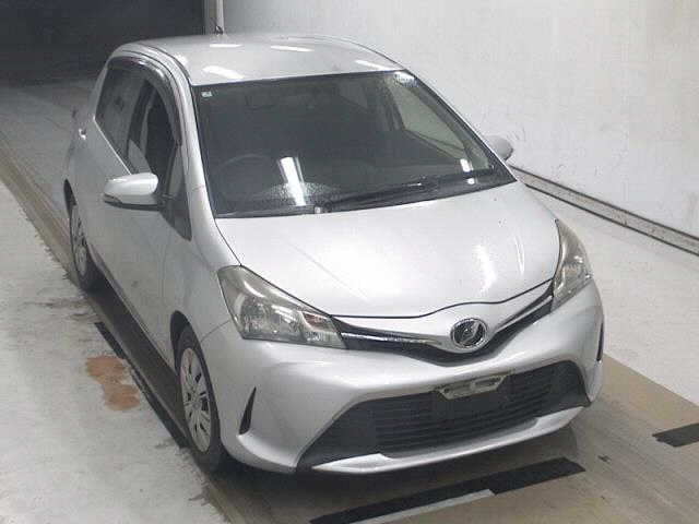 TOYOTA VITZ — фото