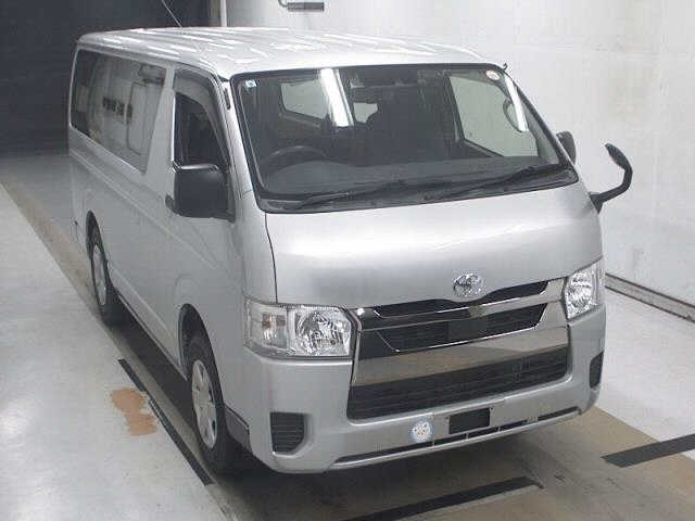 TOYOTA HIACE — фото