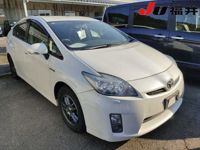 TOYOTA PRIUS — фото
