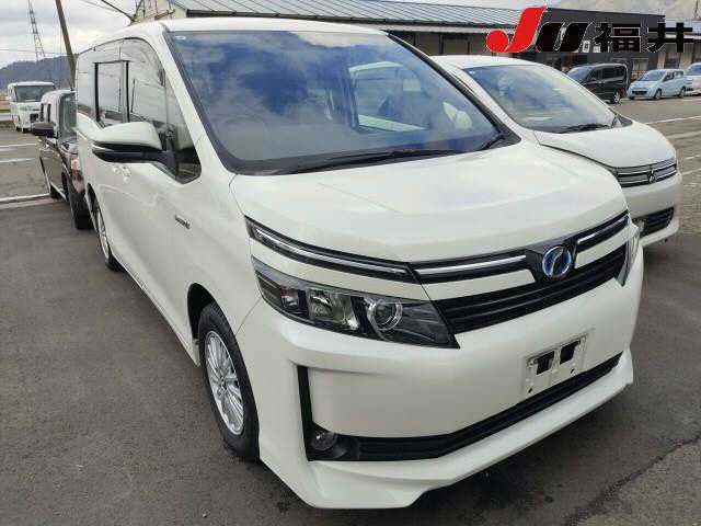 TOYOTA VOXY — фото