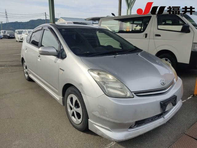 TOYOTA PRIUS — фото