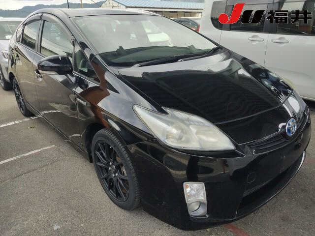 TOYOTA PRIUS — фото