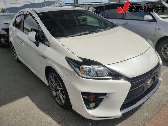 TOYOTA PRIUS — фото
