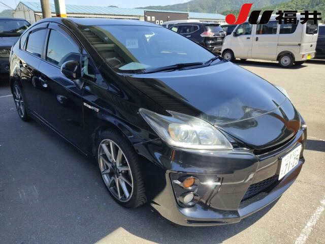 TOYOTA PRIUS — фото