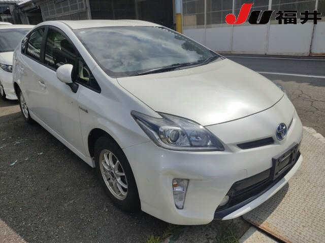 TOYOTA PRIUS — фото