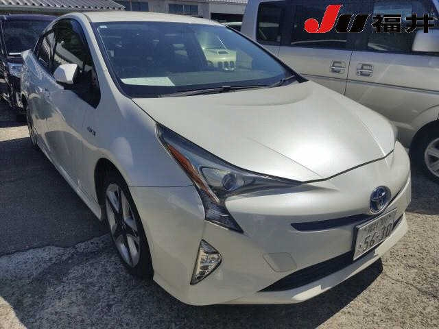 TOYOTA PRIUS — фото
