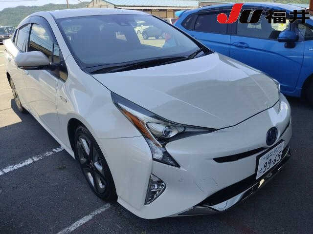 TOYOTA PRIUS — фото