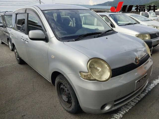 TOYOTA SIENTA — фото