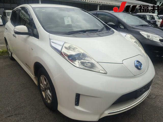 NISSAN LEAF — фото