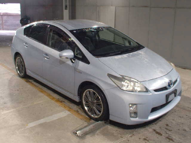 TOYOTA PRIUS — фото