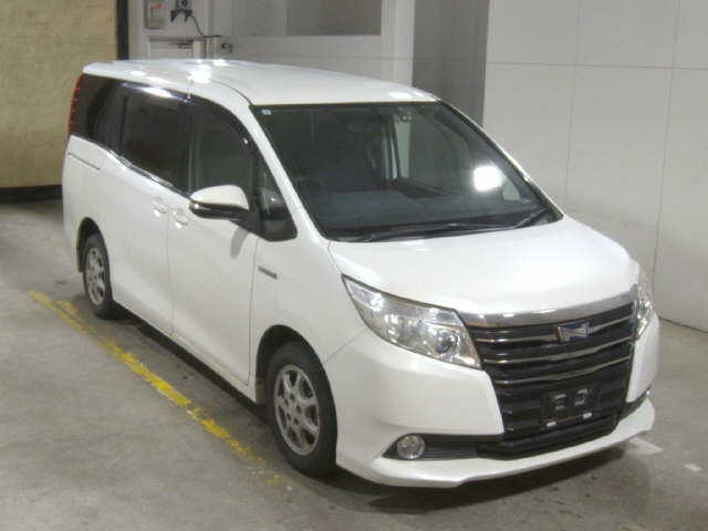 TOYOTA NOAH — фото