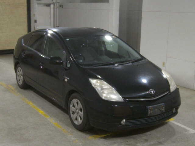 TOYOTA PRIUS — фото