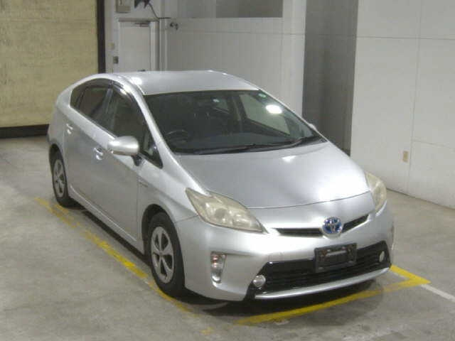 TOYOTA PRIUS — фото