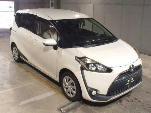 TOYOTA SIENTA — фото