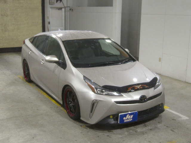 TOYOTA PRIUS — фото