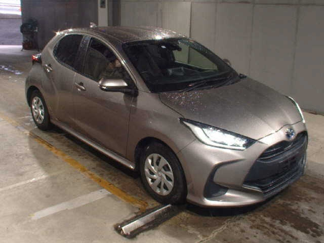 TOYOTA YARIS — фото