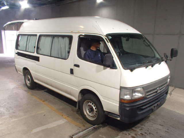 TOYOTA HIACE — фото