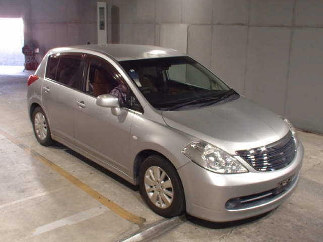 NISSAN TIIDA