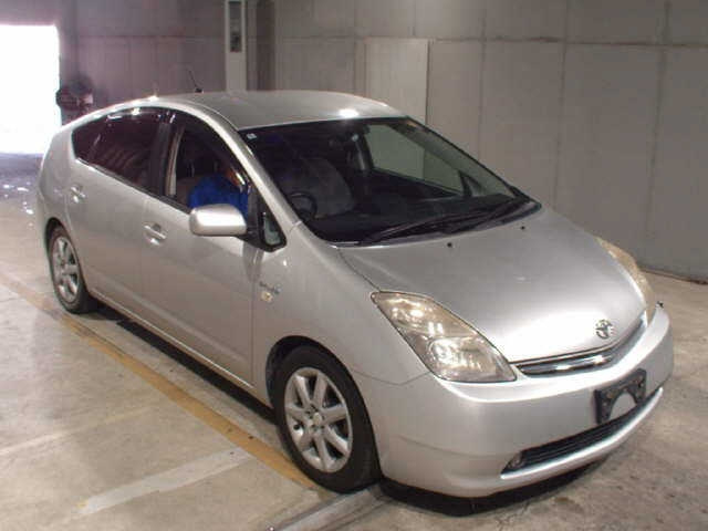 TOYOTA PRIUS — фото