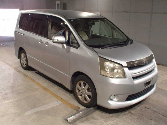TOYOTA NOAH — фото